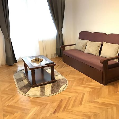 Apartment Krondays Braşov Esterno foto