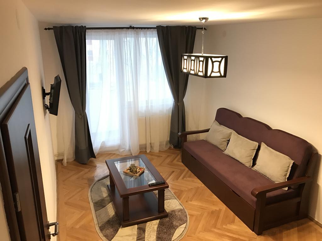 Apartment Krondays Braşov Esterno foto